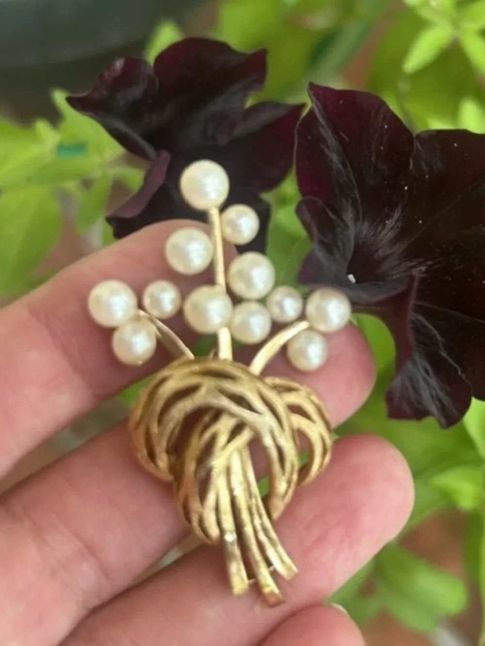 CROWN TRIFARI Brushed Gold Faux Pearl Bouquet BROOCH